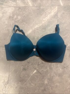 Victoria's Secret Teal Molded Underwire Bra